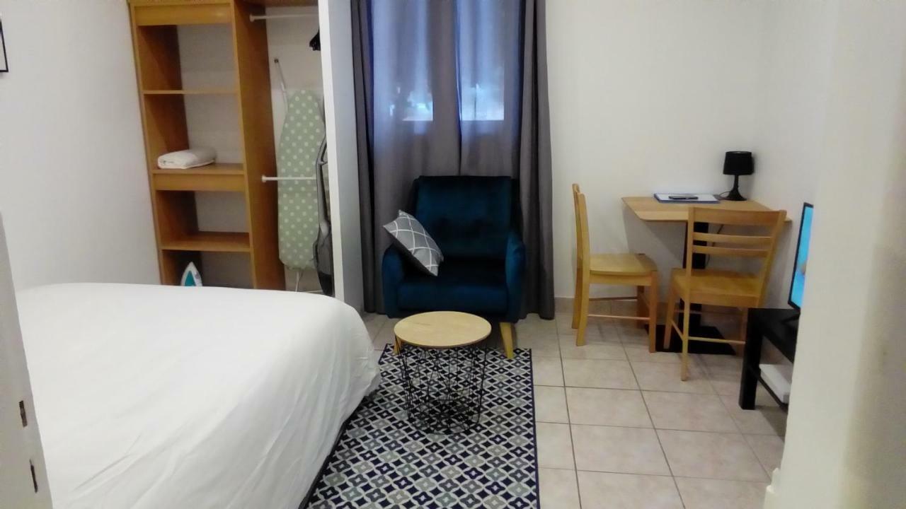 Appartement AAD1 Clamart 200 m du Tramway T6 st pavé blc avec cuisine séparée Esterno foto